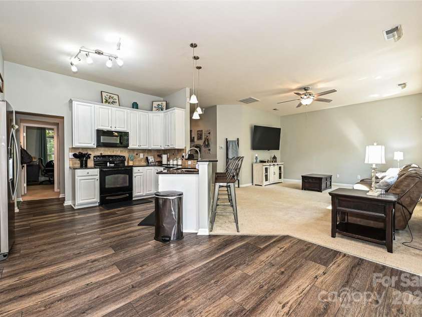 4018 Harmattan Drive, Denver, NC 28037.  MLS# CAR4259342, YatesRealty ID 25896. Kitchen/ Great Room