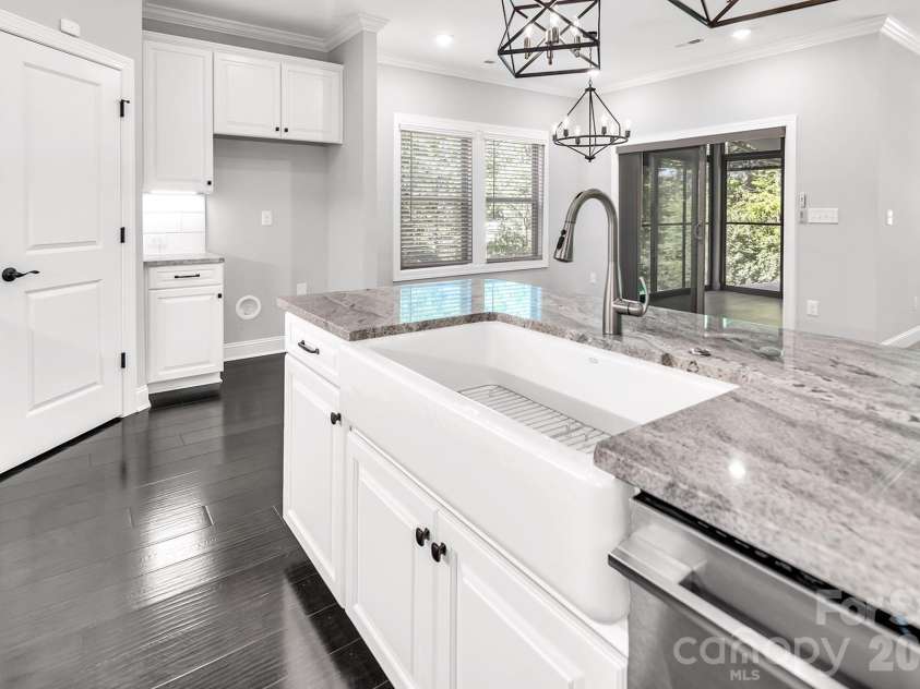 4097 Canopy Creek Drive, Denver, NC 28037.  MLS# CAR4373719, YatesRealty ID 25897. Farmhouse sink with touchless kitchen faucet
