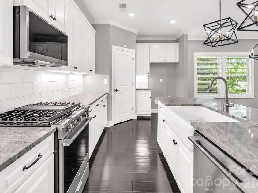 4097 Canopy Creek Drive, Denver, NC 28037.  MLS# CAR4373719, YatesRealty ID 25897. Gas Cooktop 