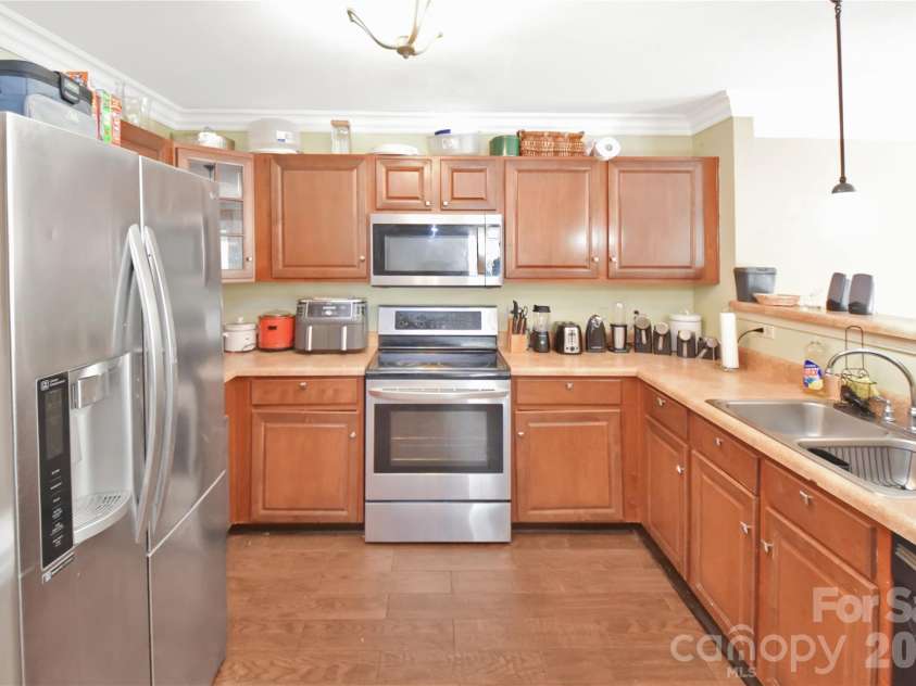 1249 Allegiance Drive, Charlotte, NC 28217.  MLS# CAR4376377, YatesRealty ID 25899. 