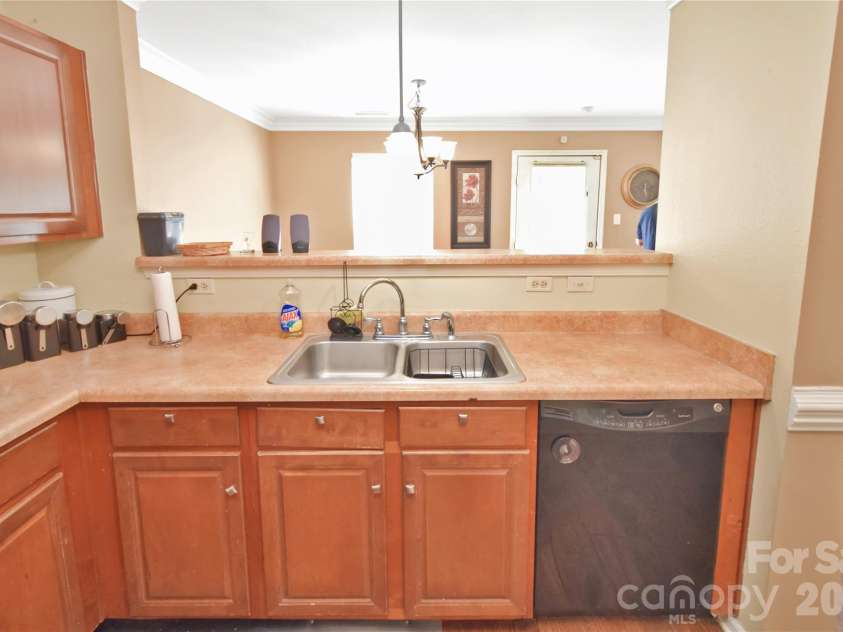 1249 Allegiance Drive, Charlotte, NC 28217.  MLS# CAR4376377, YatesRealty ID 25899. 