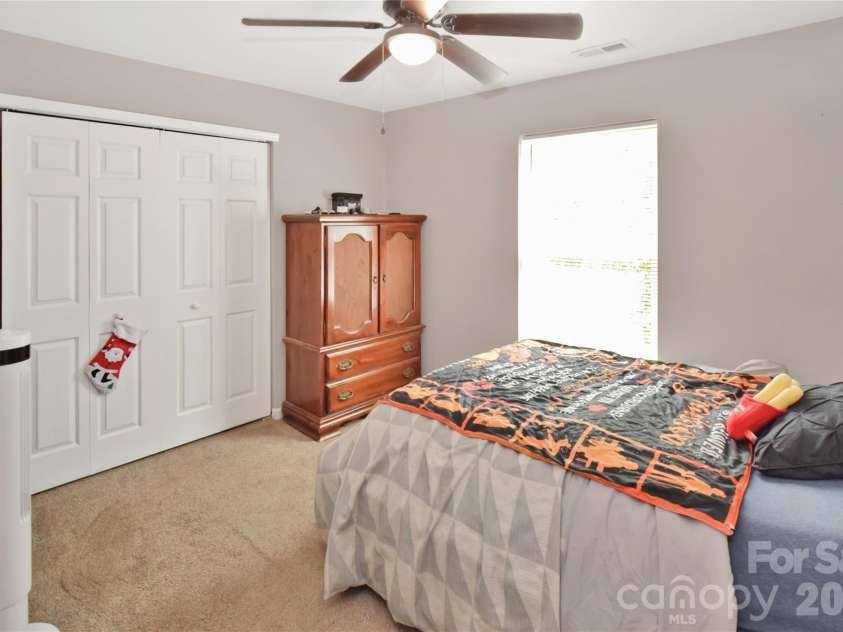 1249 Allegiance Drive, Charlotte, NC 28217.  MLS# CAR4376377, YatesRealty ID 25899. 