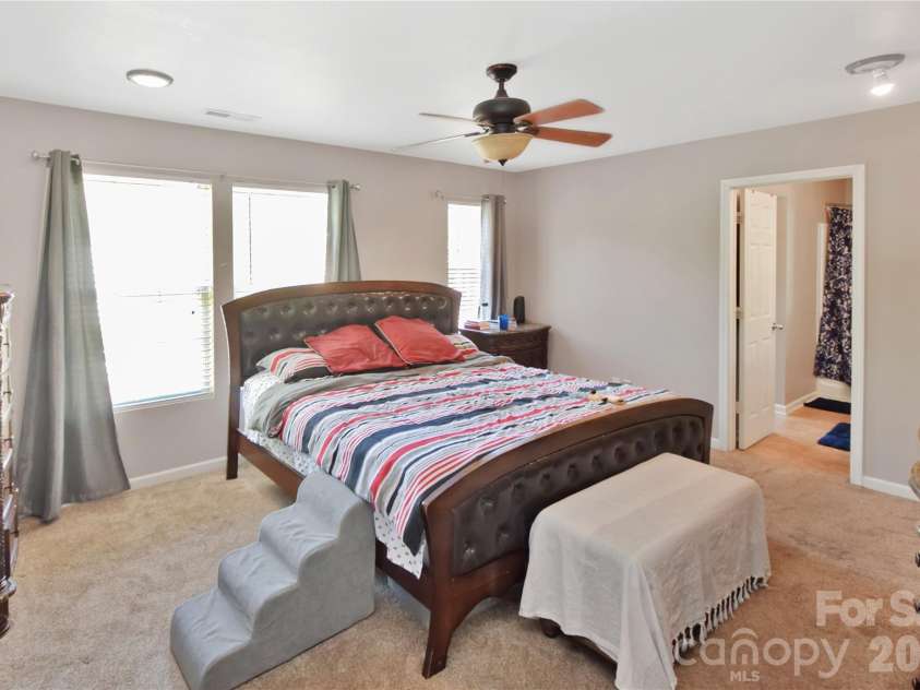 1249 Allegiance Drive, Charlotte, NC 28217.  MLS# CAR4376377, YatesRealty ID 25899. 