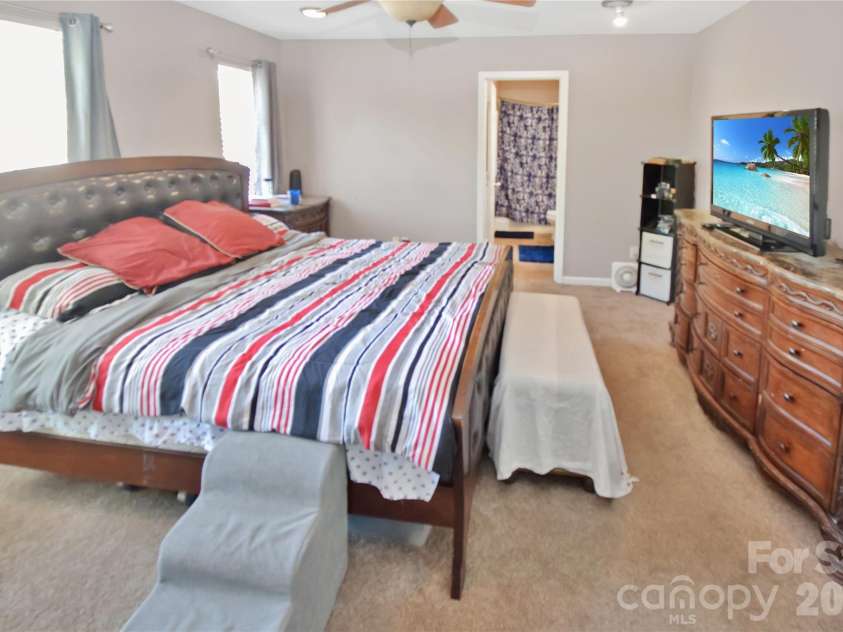 1249 Allegiance Drive, Charlotte, NC 28217.  MLS# CAR4376377, YatesRealty ID 25899. 