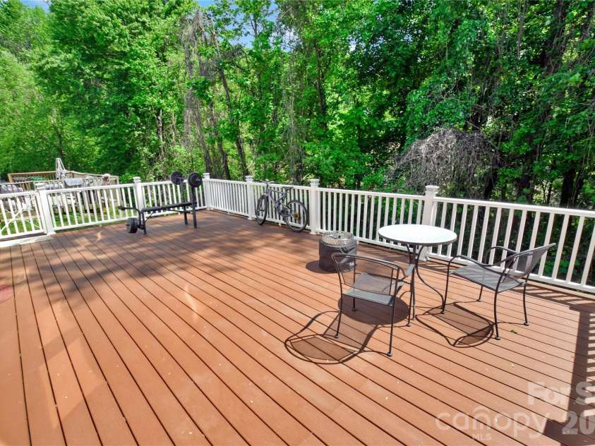 1249 Allegiance Drive, Charlotte, NC 28217.  MLS# CAR4376377, YatesRealty ID 25899. 