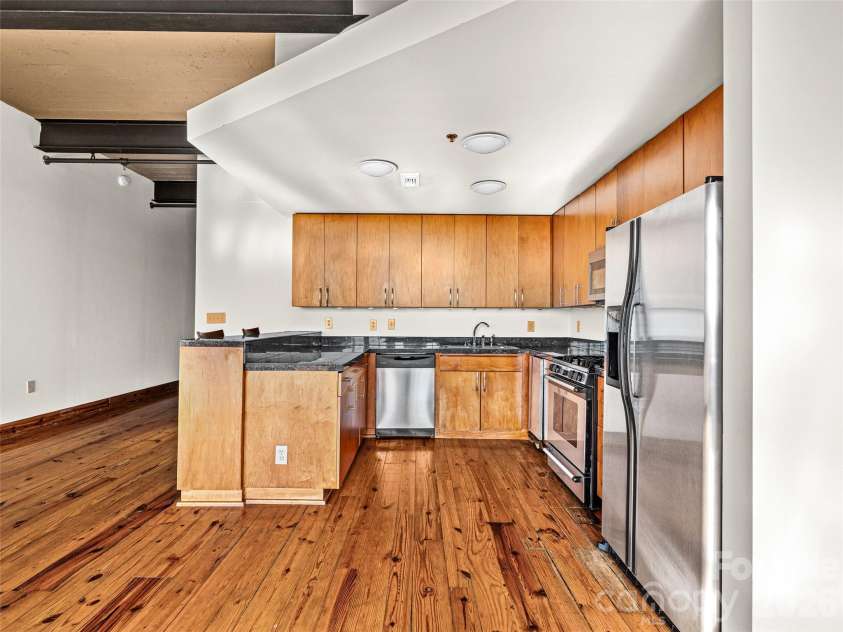 100 Coxe Avenue, Asheville, NC 28801.  MLS# CAR4335488, YatesRealty ID 2590. 