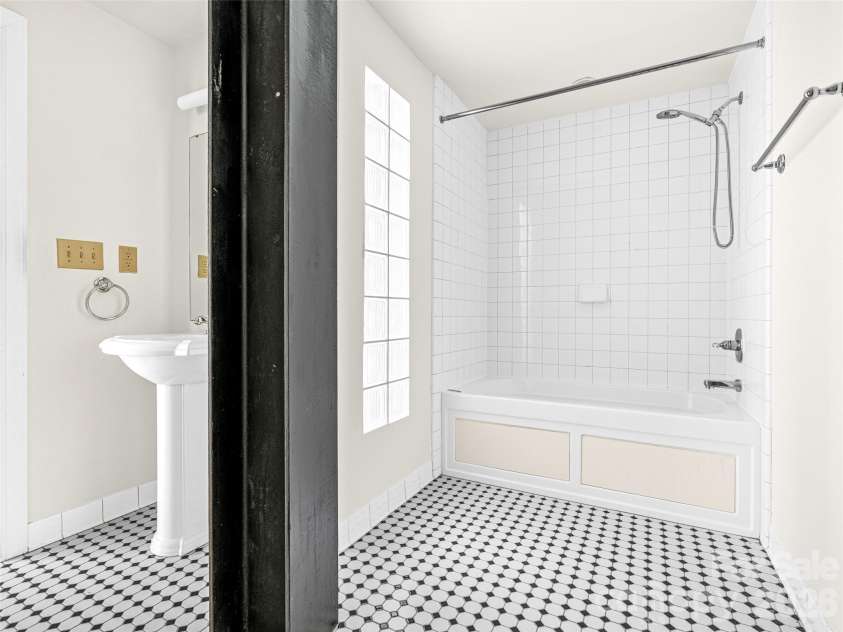 100 Coxe Avenue, Asheville, NC 28801.  MLS# CAR4335488, YatesRealty ID 2590. 