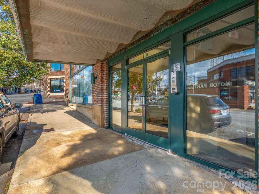 100 Coxe Avenue, Asheville, NC 28801.  MLS# CAR4335488, YatesRealty ID 2590. 