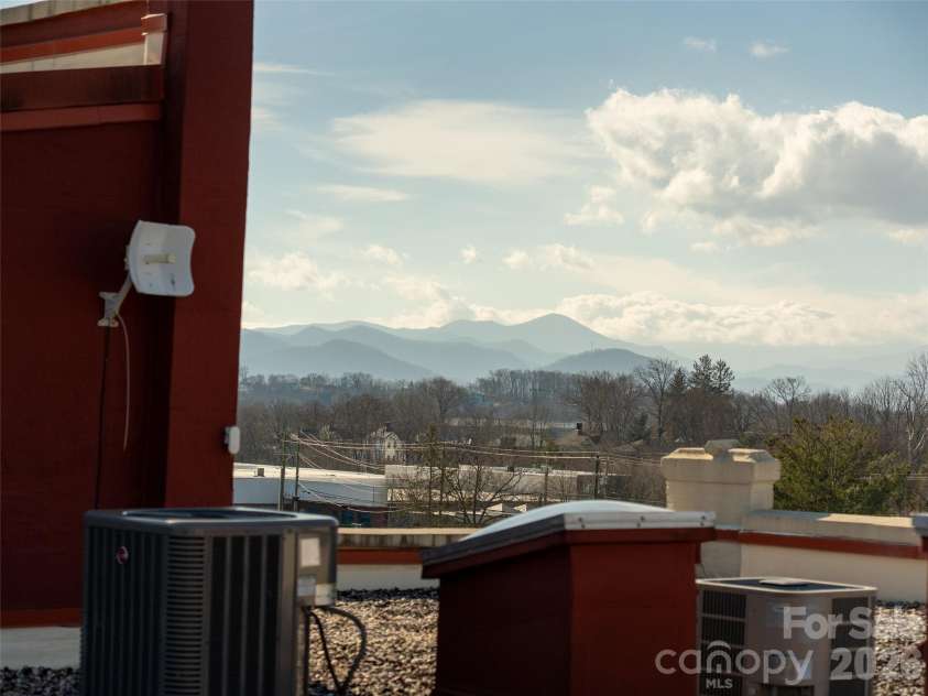 100 Coxe Avenue, Asheville, NC 28801.  MLS# CAR4335488, YatesRealty ID 2590. 