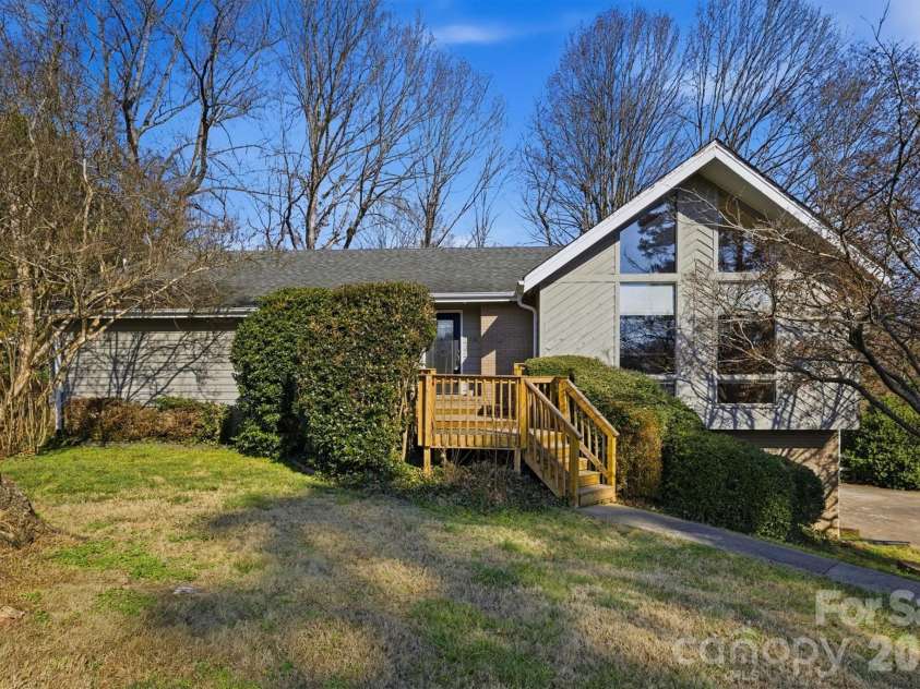 1750 10th Street Court, Hickory, NC 28601.  MLS# CAR4335342, YatesRealty ID 2590. 