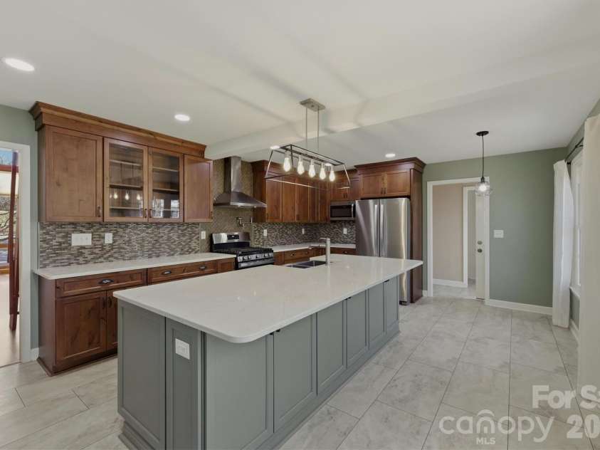 1750 10th Street Court, Hickory, NC 28601.  MLS# CAR4335342, YatesRealty ID 2590. 