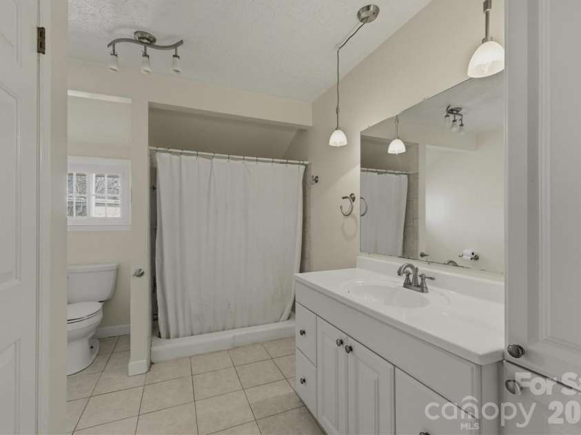 1750 10th Street Court, Hickory, NC 28601.  MLS# CAR4335342, YatesRealty ID 2590. 