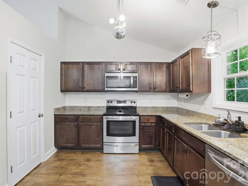 1124 Turtle Ridge Drive, Monroe, NC 28110.  MLS# CAR4372125, YatesRealty ID 25900. Chef's Kitchen with Vaulted Ceiling