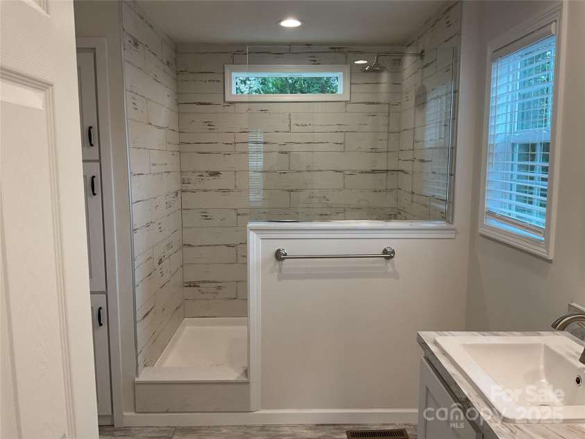 130 Zircon Drive, Statesville, NC 28625.  MLS# CAR4271102, YatesRealty ID 25900. 