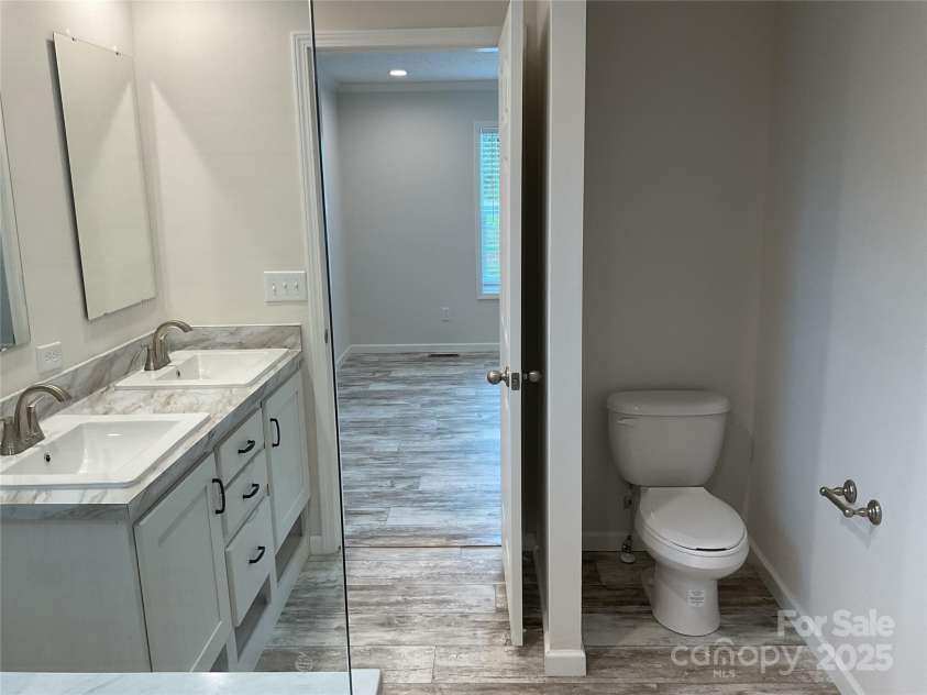 130 Zircon Drive, Statesville, NC 28625.  MLS# CAR4271102, YatesRealty ID 25900. 