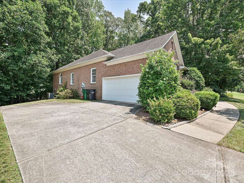 10638 Moss Mill Lane, Charlotte, NC 28277.  MLS# CAR4279398, YatesRealty ID 25901. 