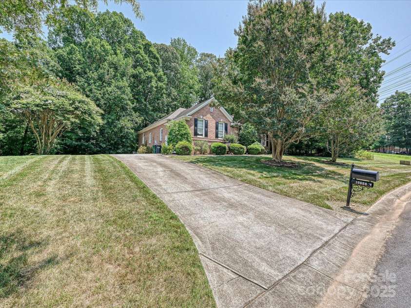 10638 Moss Mill Lane, Charlotte, NC 28277.  MLS# CAR4279398, YatesRealty ID 25901. 