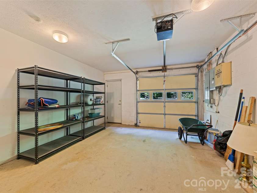 21 Winterview Trail, Hendersonville, NC 28739.  MLS# CAR4383420, YatesRealty ID 25901. 
