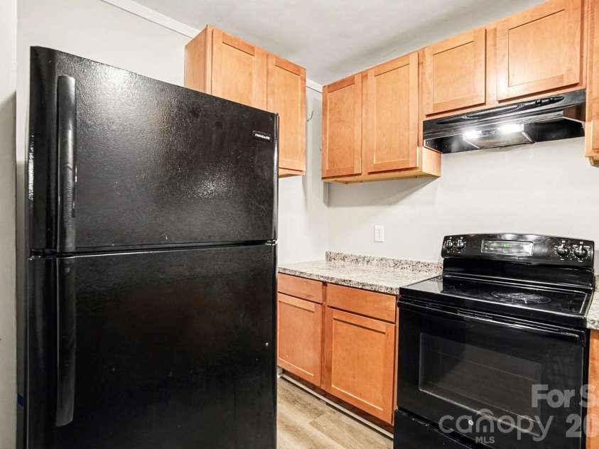 11513 Vista Haven Drive, Charlotte, NC 28226.  MLS# CAR4378232, YatesRealty ID 25902. 