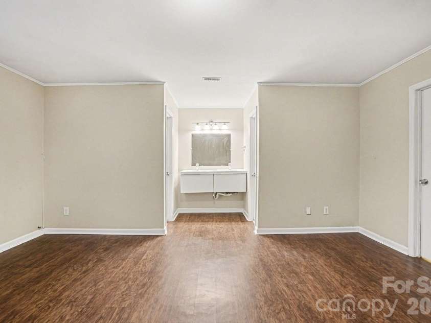 11513 Vista Haven Drive, Charlotte, NC 28226.  MLS# CAR4378232, YatesRealty ID 25902. 