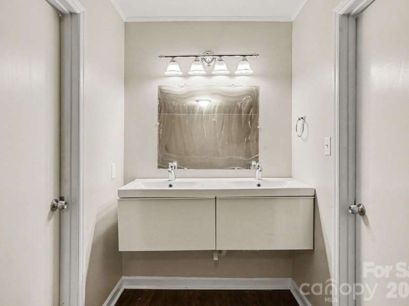 11513 Vista Haven Drive, Charlotte, NC 28226.  MLS# CAR4378232, YatesRealty ID 25902. 