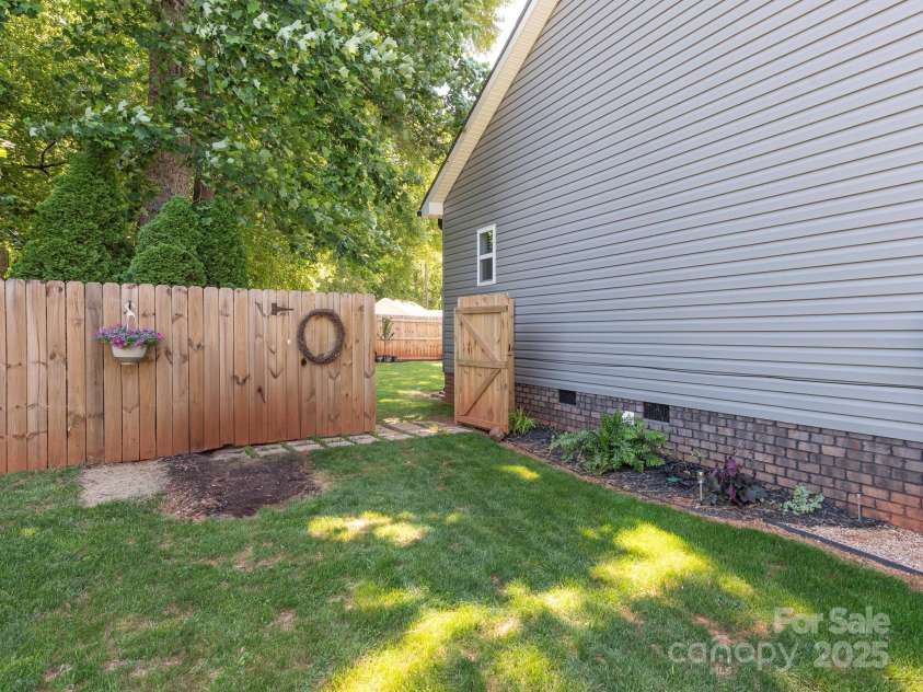 805 Brookmont Avenue, Salisbury, NC 28146.  MLS# CAR4263740, YatesRealty ID 25902. 
