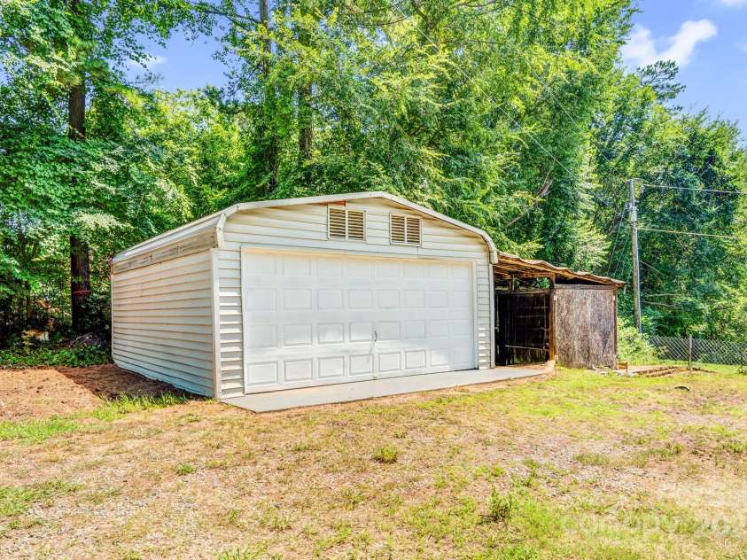 10230 Hagers Road, Huntersville, NC 28078.  MLS# CAR4252022, YatesRealty ID 25904. 