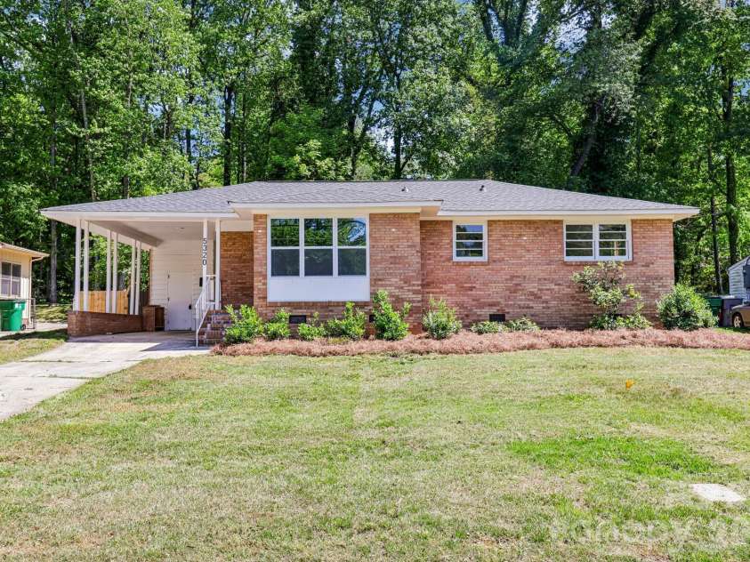 5320 Dolphin Lane, Charlotte, NC 28215.  MLS# CAR4371869, YatesRealty ID 25904. 