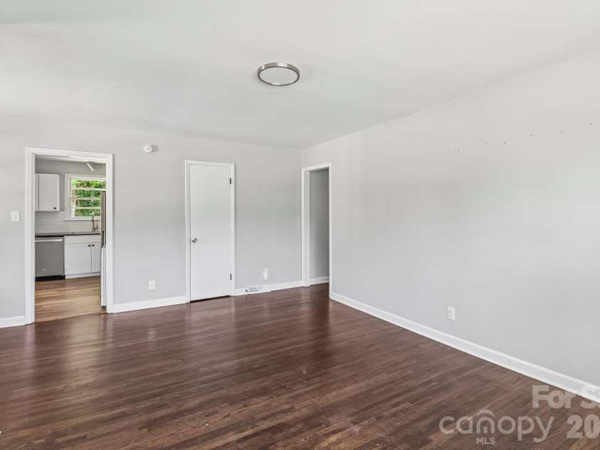5320 Dolphin Lane, Charlotte, NC 28215.  MLS# CAR4371869, YatesRealty ID 25904. 