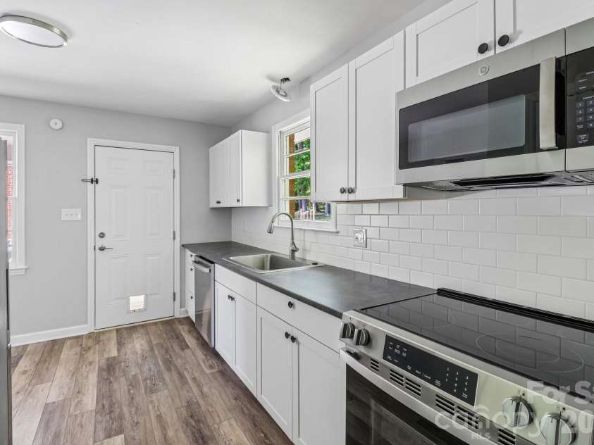5320 Dolphin Lane, Charlotte, NC 28215.  MLS# CAR4371869, YatesRealty ID 25904. 