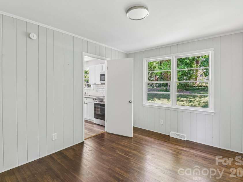 5320 Dolphin Lane, Charlotte, NC 28215.  MLS# CAR4371869, YatesRealty ID 25904. 