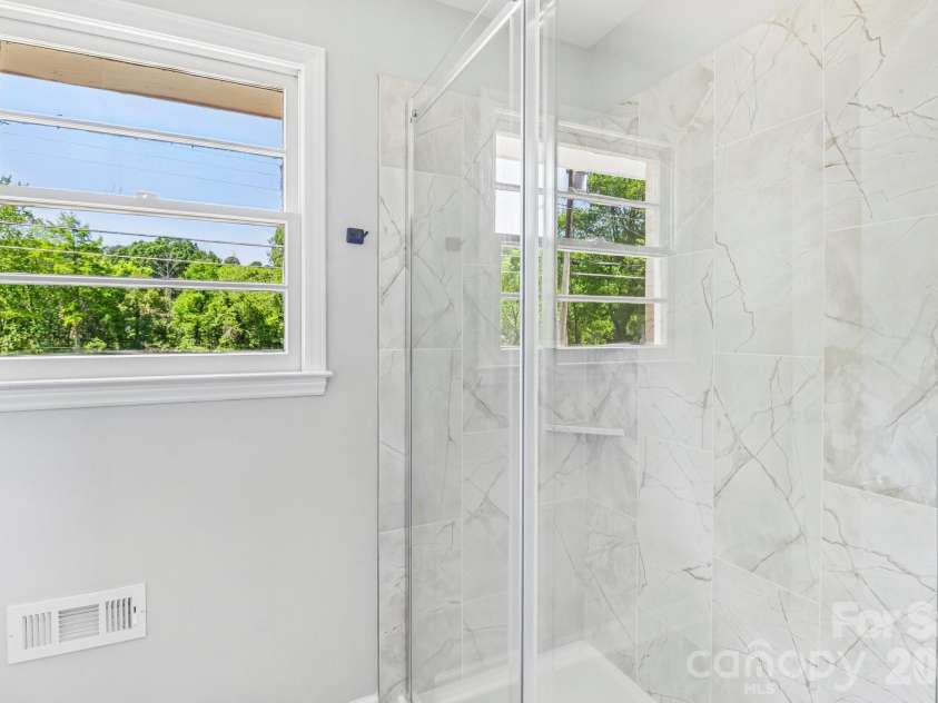5320 Dolphin Lane, Charlotte, NC 28215.  MLS# CAR4371869, YatesRealty ID 25904. 