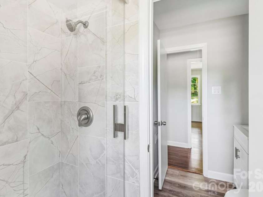 5320 Dolphin Lane, Charlotte, NC 28215.  MLS# CAR4371869, YatesRealty ID 25904. 