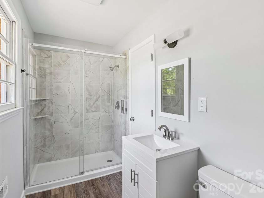 5320 Dolphin Lane, Charlotte, NC 28215.  MLS# CAR4371869, YatesRealty ID 25904. 