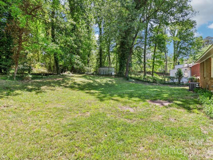 5320 Dolphin Lane, Charlotte, NC 28215.  MLS# CAR4371869, YatesRealty ID 25904. 