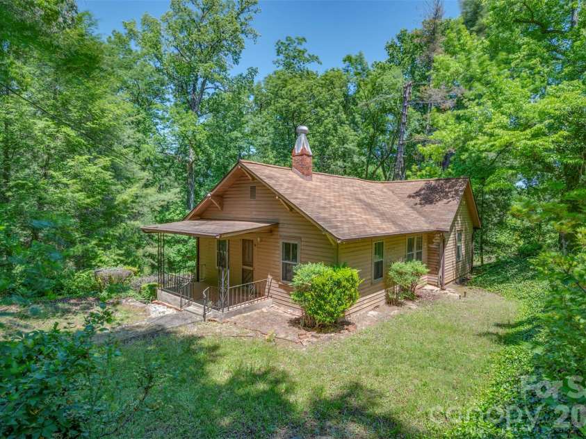 77 First Street, Tryon, NC 28782.  MLS# CAR4385519, YatesRealty ID 25905. 