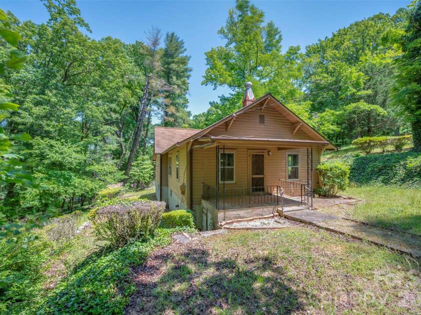 77 First Street, Tryon, NC 28782.  MLS# CAR4385519, YatesRealty ID 25905. 