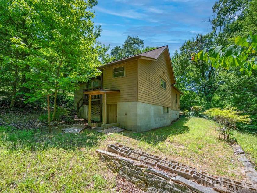 77 First Street, Tryon, NC 28782.  MLS# CAR4385519, YatesRealty ID 25905. 