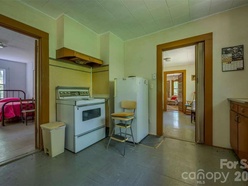 77 First Street, Tryon, NC 28782.  MLS# CAR4385519, YatesRealty ID 25905. 