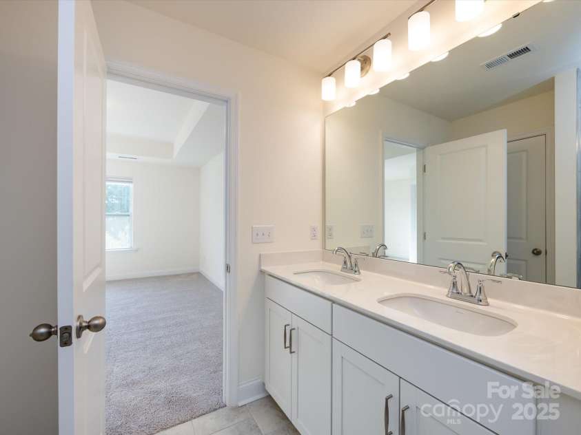 1206 Pebble Grove Drive, Clover, SC 29710.  MLS# CAR4275346, YatesRealty ID 25906. Beautiful ensuite.