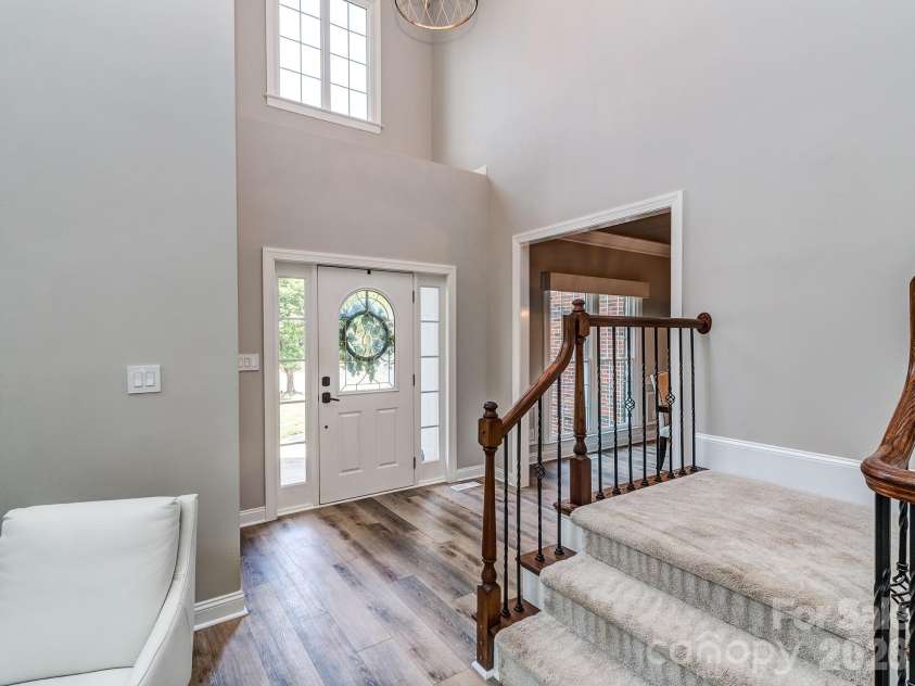 9205 Belmont Lane, Waxhaw, NC 28173.  MLS# CAR4381231, YatesRealty ID 25906. 2 story entry foyer