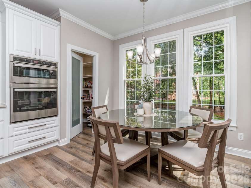 9205 Belmont Lane, Waxhaw, NC 28173.  MLS# CAR4381231, YatesRealty ID 25906. Breakfast area