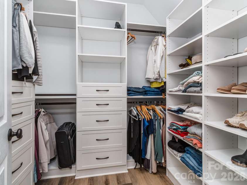 9205 Belmont Lane, Waxhaw, NC 28173.  MLS# CAR4381231, YatesRealty ID 25906. Custom closet