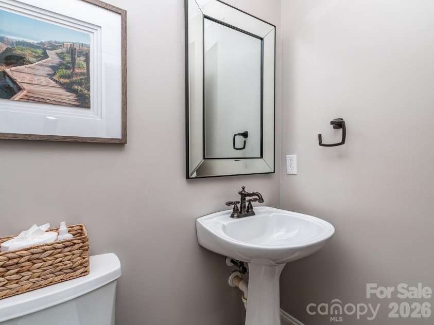 9205 Belmont Lane, Waxhaw, NC 28173.  MLS# CAR4381231, YatesRealty ID 25906. Powder room