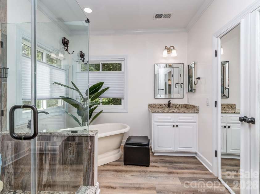 9205 Belmont Lane, Waxhaw, NC 28173.  MLS# CAR4381231, YatesRealty ID 25906. Primary bathroom