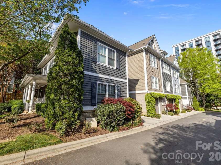 2060 Euclid Avenue, Charlotte, NC 28203.  MLS# CAR4364352, YatesRealty ID 25907. 