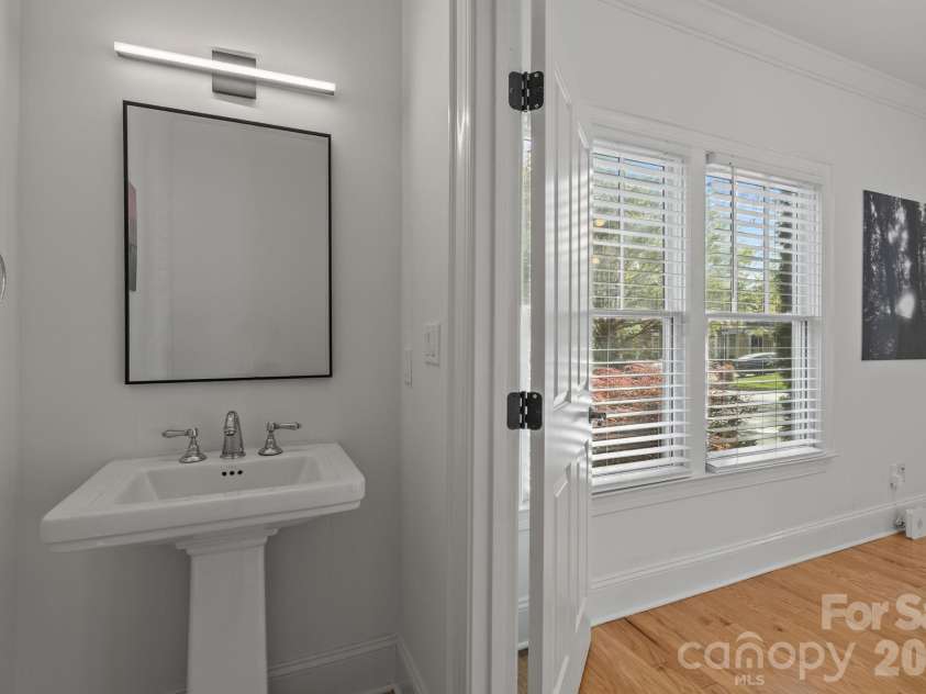2060 Euclid Avenue, Charlotte, NC 28203.  MLS# CAR4364352, YatesRealty ID 25907. Half Bath on Main