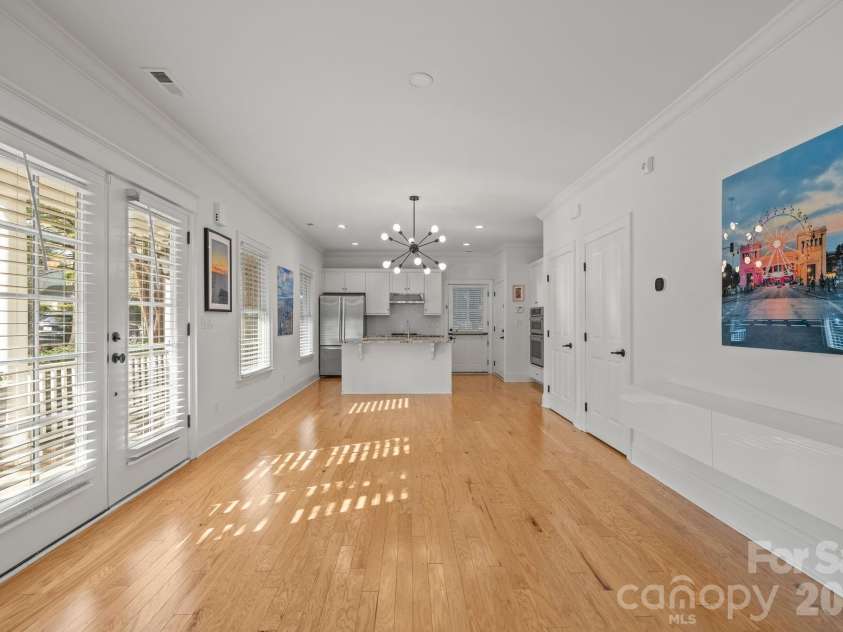 2060 Euclid Avenue, Charlotte, NC 28203.  MLS# CAR4364352, YatesRealty ID 25907. Hardwoods Throughout the main level
