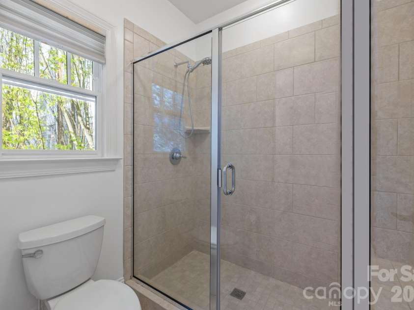 2060 Euclid Avenue, Charlotte, NC 28203.  MLS# CAR4364352, YatesRealty ID 25907. Primary Bath