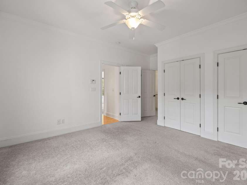 2060 Euclid Avenue, Charlotte, NC 28203.  MLS# CAR4364352, YatesRealty ID 25907. Primary w/Multiple Closets